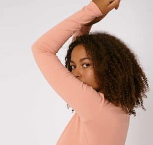 Organic Basics_woman in peach organic cotton long sleeve tee