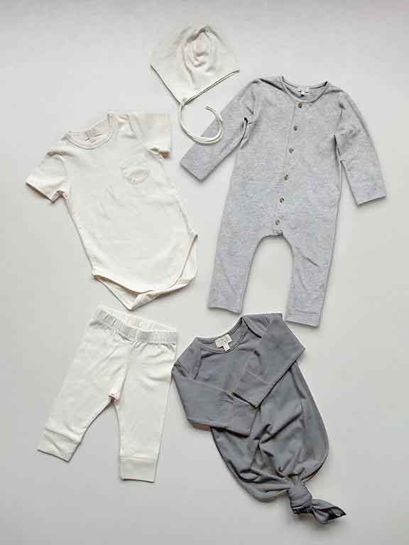 The simple folk baby clothes set in white and grey - shirts, pants, one-piece and hat