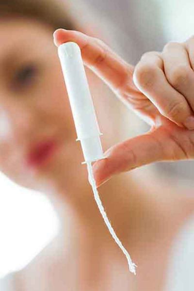 Tampon Featured Image - A woman holding onto a single tampon